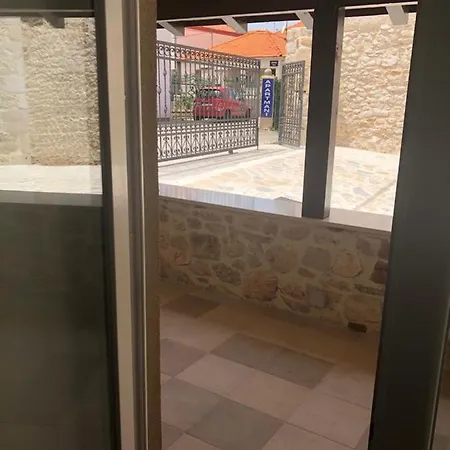 Tonka Apartament *