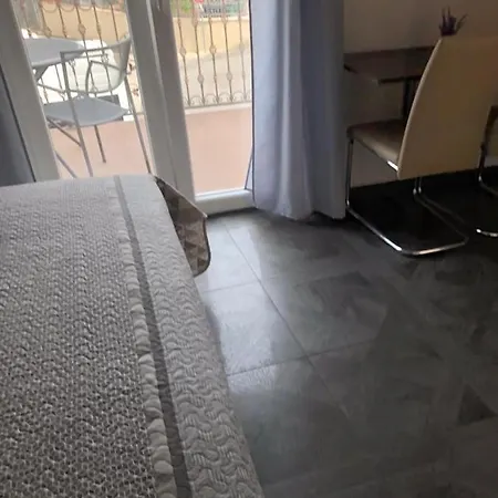 Tonka Apartament *